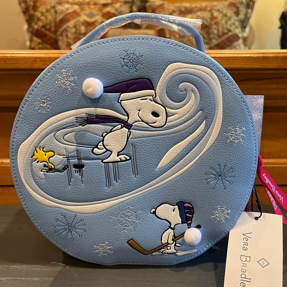 NWT Vera Bradley Peanuts Collection Whimsy Cosmetic Bag in Ski Slope Snoopy - Picture 3 of 14